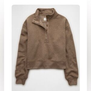 AMERICAN EAGLE HENLEY CROPPED FLEECE